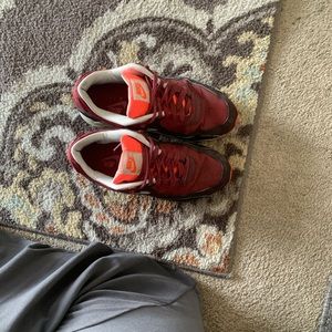 Nike air max size 10.5 burgundy